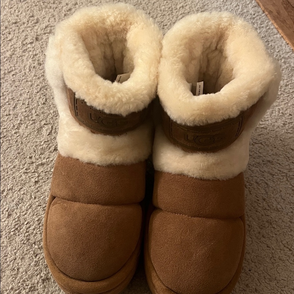 UGG® Classic Chillapeak Genuine Shearling
Trimmed Boot - Picture 12 of 16